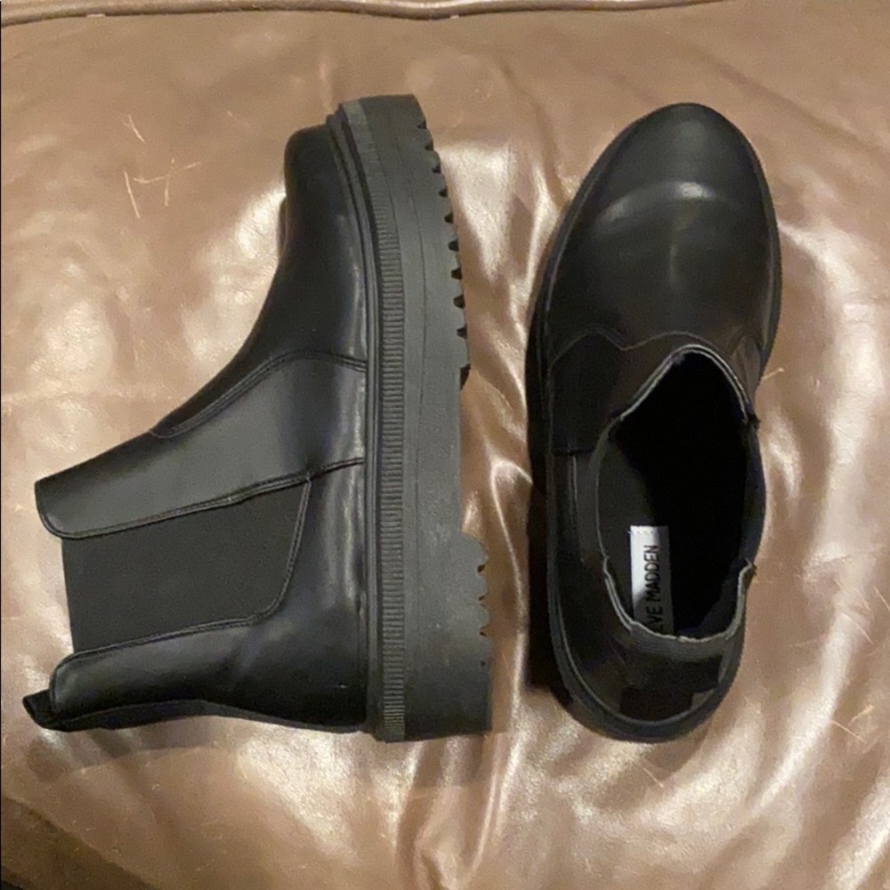 Black Yardly Steve Madden Chelsea Boots